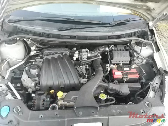 2005' Nissan Tiida HATCHBACK photo #7