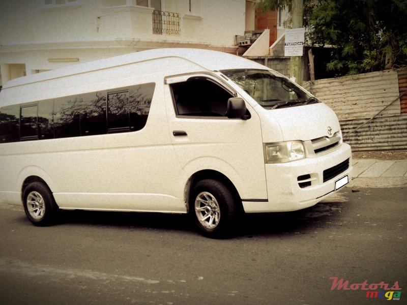 2007' Toyota HiAce photo #1