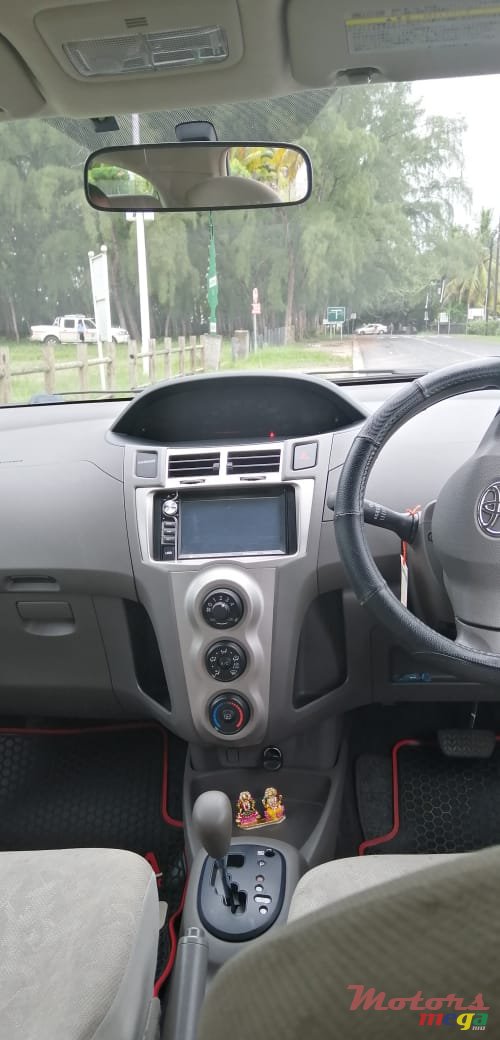 2010' Toyota Vitz photo #4