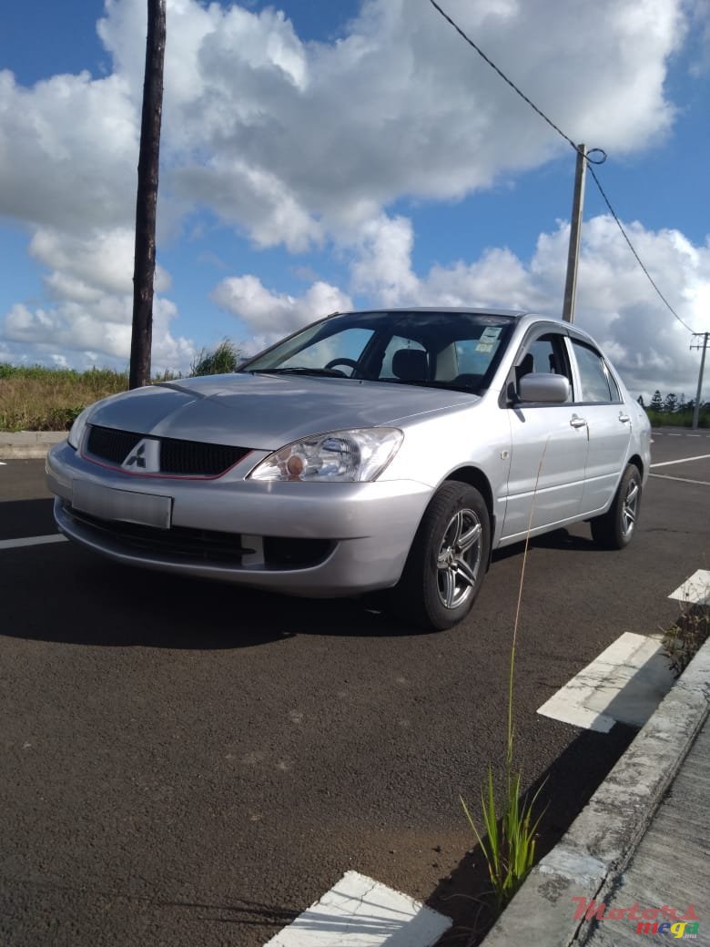 2009' Mitsubishi Lancer photo #2