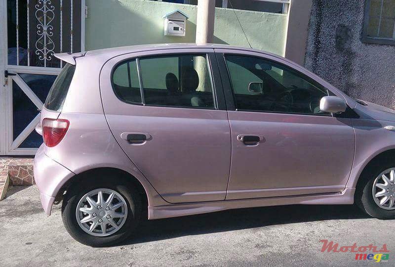 1999' Toyota Vitz photo #1