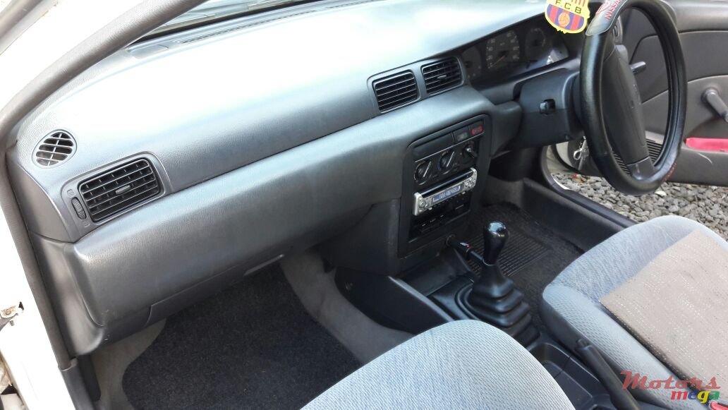 1998' Nissan photo #2