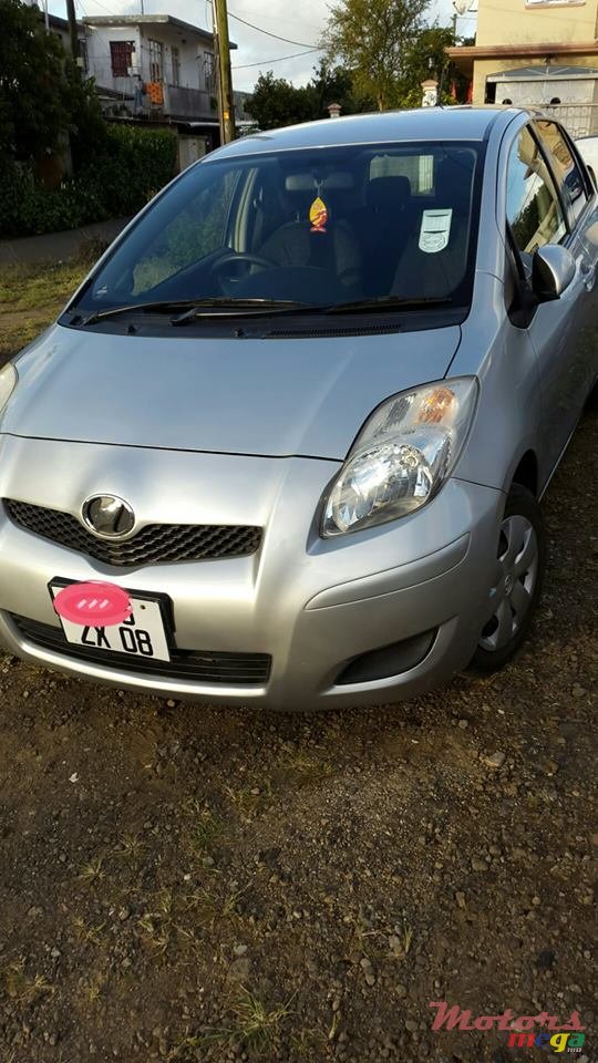 2008' Toyota Vitz photo #1