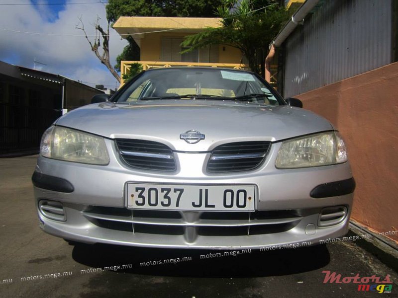 2000' Nissan photo #5