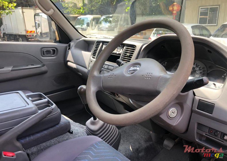 2010' 600SA Urvan e25 photo #2