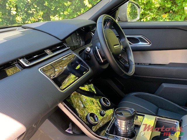 2018' Land Rover Range Rover Velar photo #5