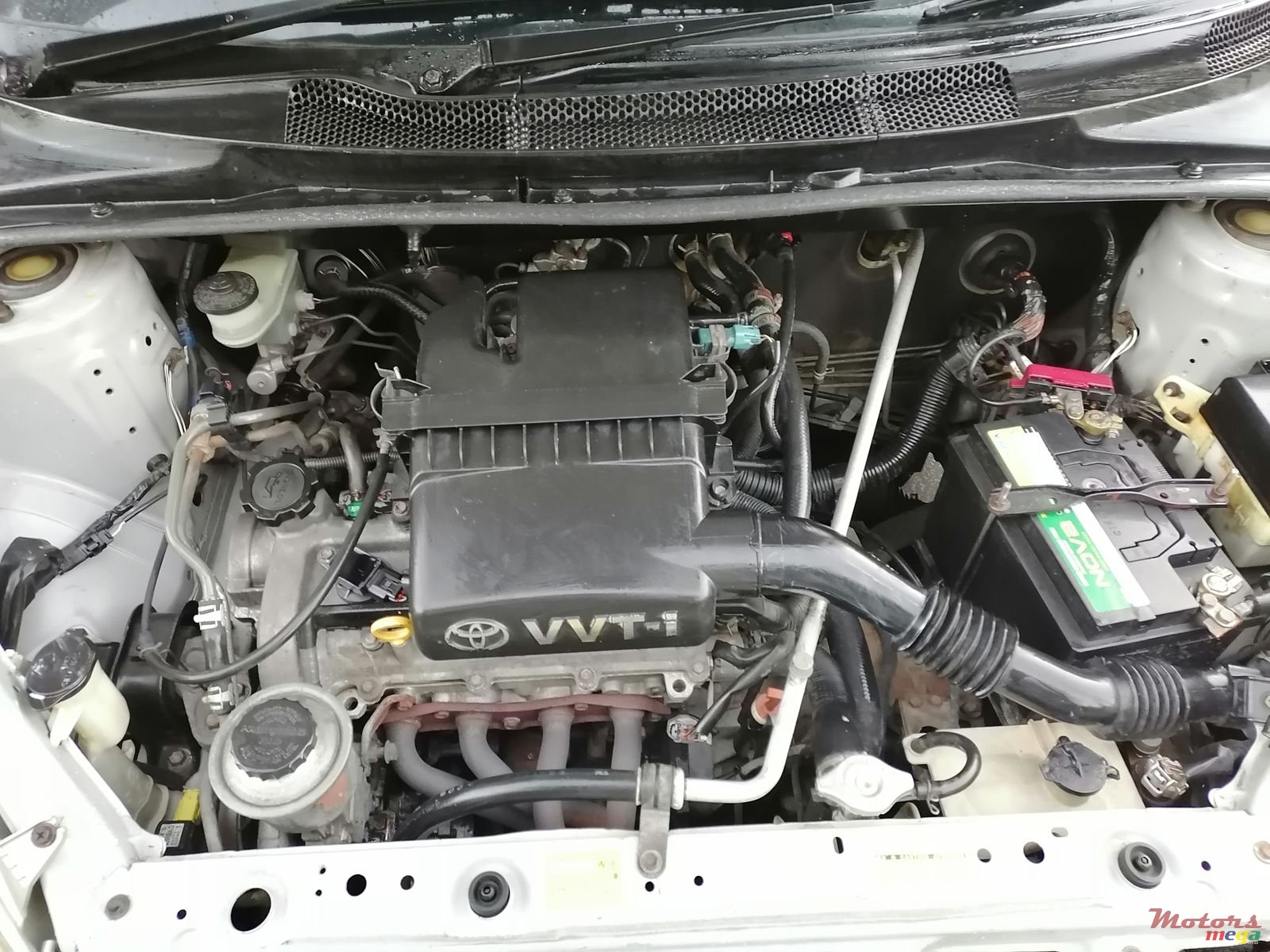 2001' Toyota Vitz photo #2