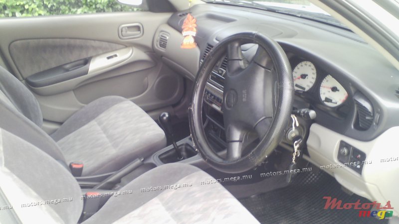 2002' Nissan N16 photo #4