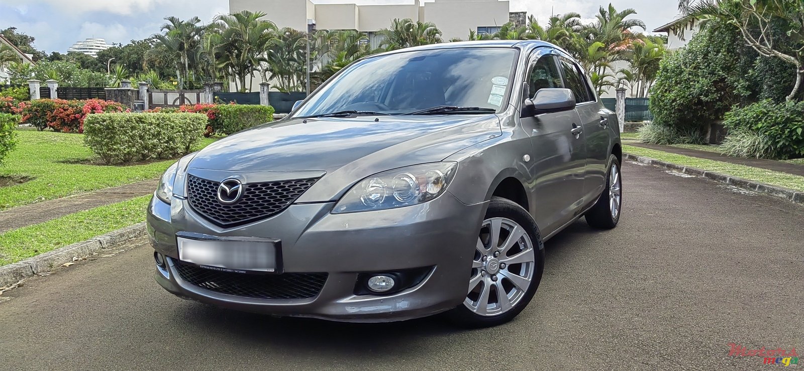 2004' Mazda Axela photo #2