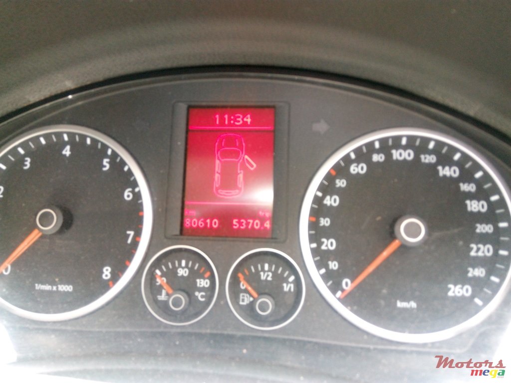 2010' Volkswagen Tiguan photo #5