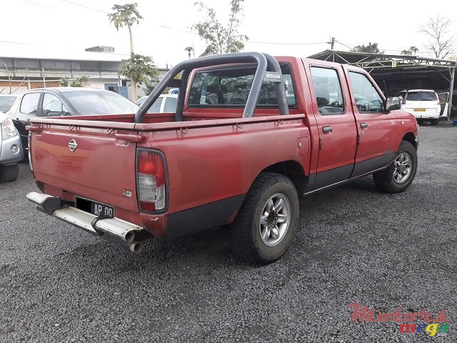 2000' Nissan 2x4 photo #6