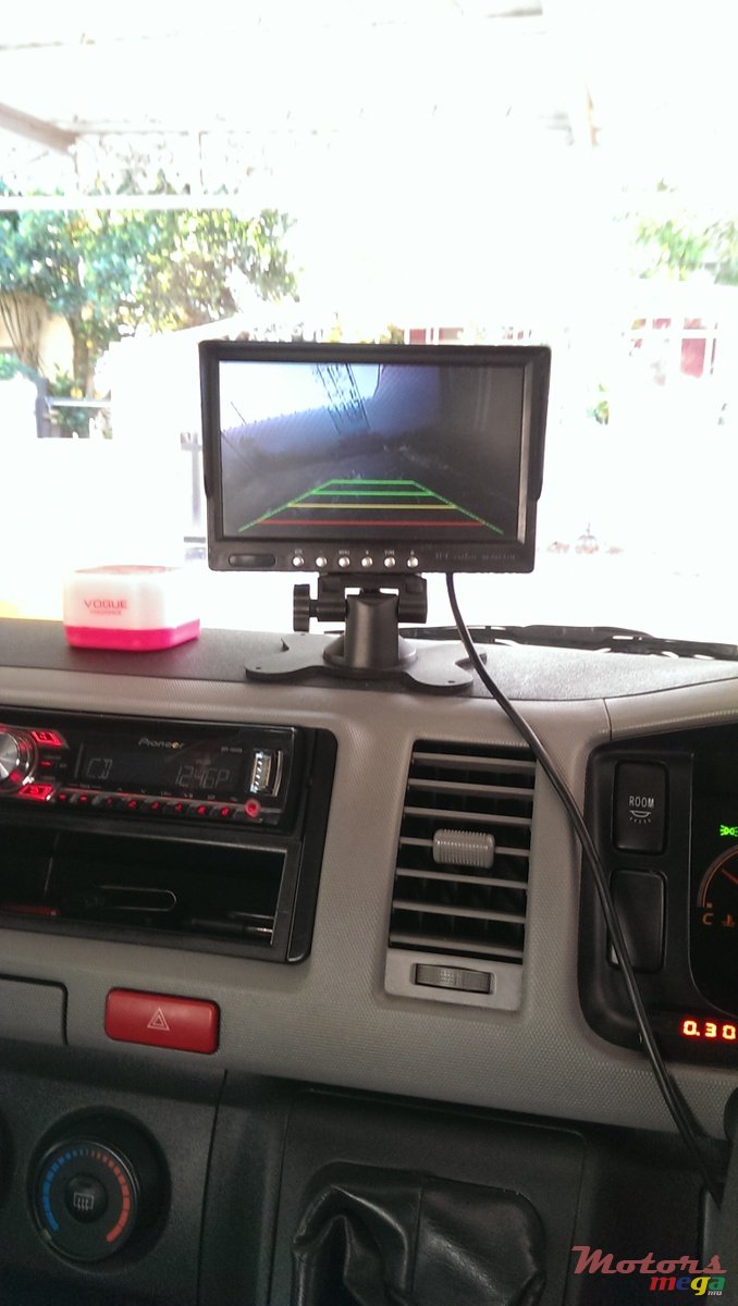 2013' Toyota HiAce photo #4