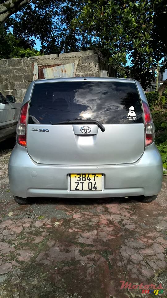 2004' Toyota photo #1