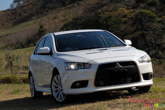 2013' Mitsubishi Lancer photo #1