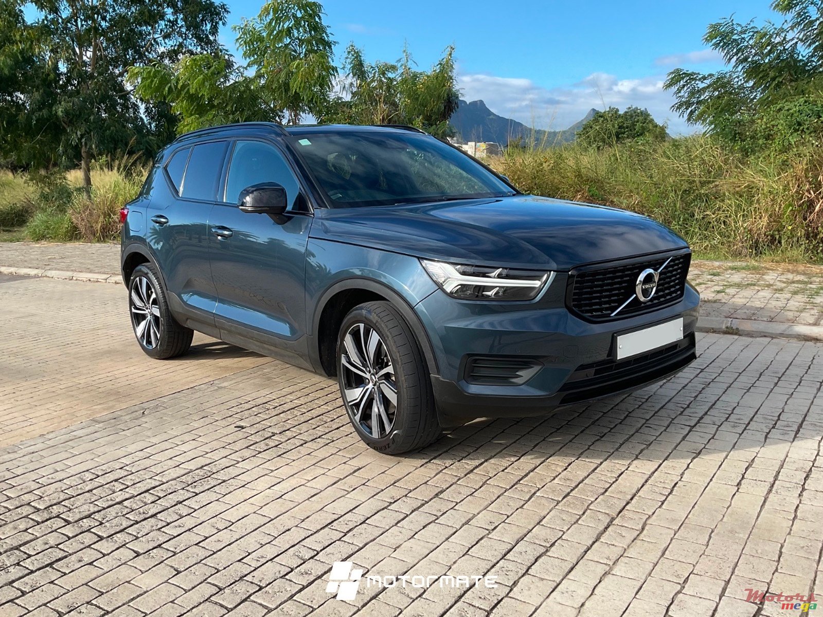 2022' Volvo XC40 RECHARGE photo #1
