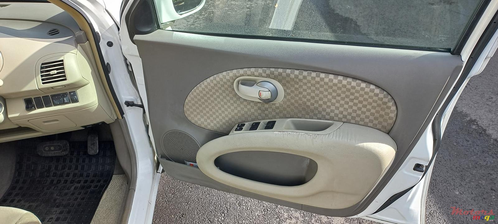 2009' Nissan March photo #2