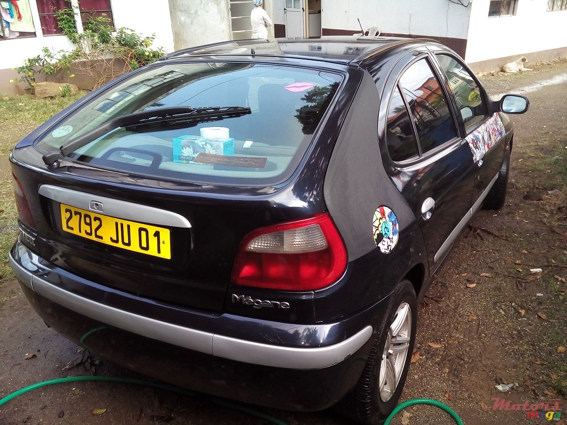 2001' Renault Megane photo #3