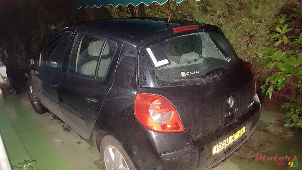 2007' Renault Clio photo #2
