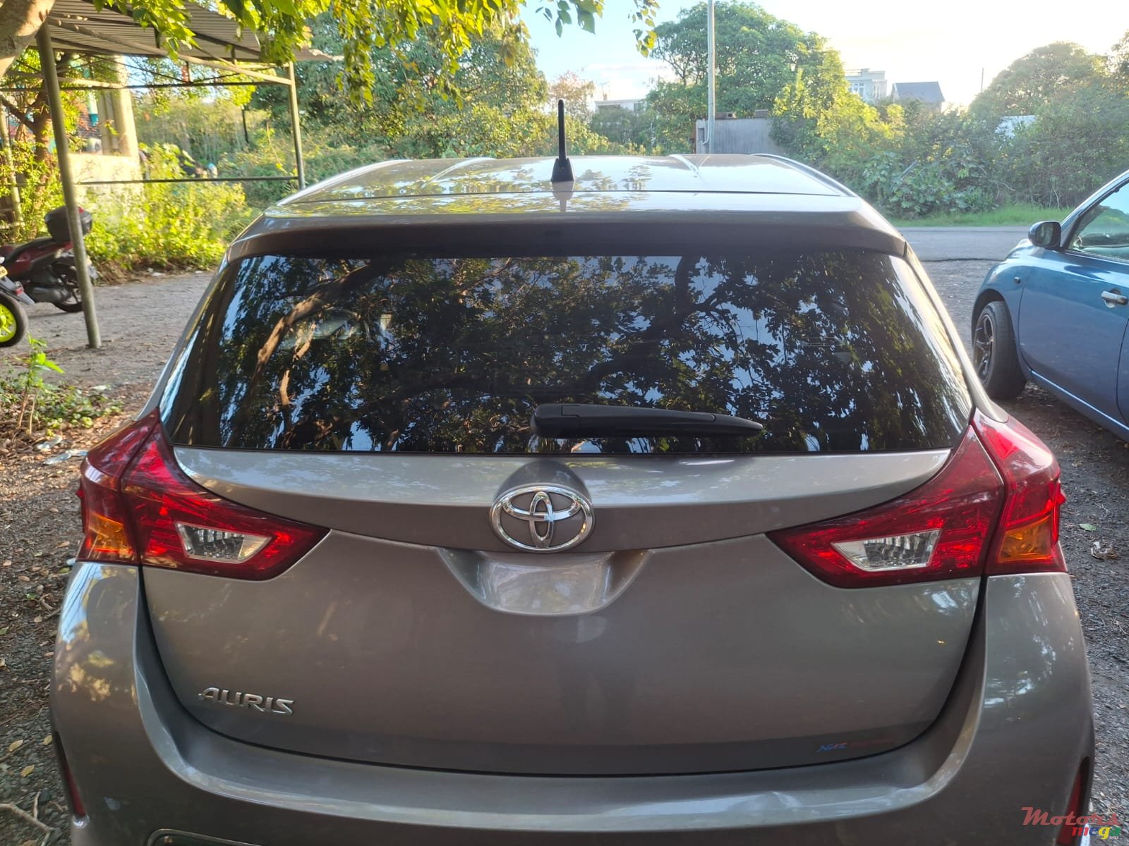 2012' Toyota Auris photo #5