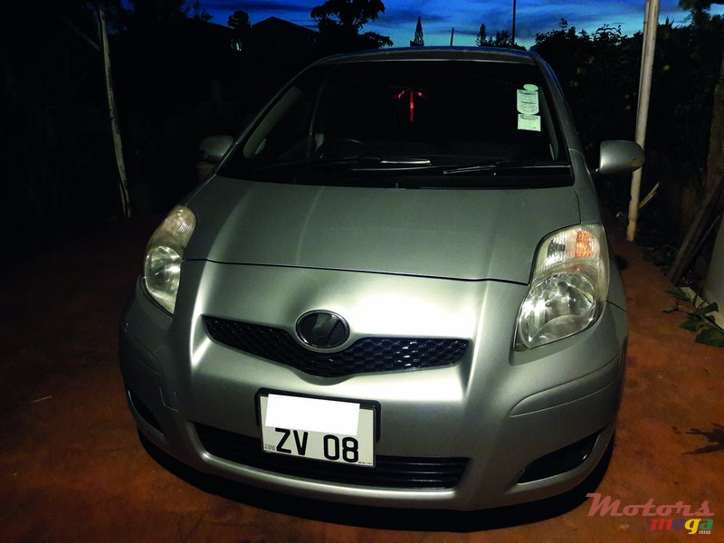 2008' Toyota Vitz photo #1