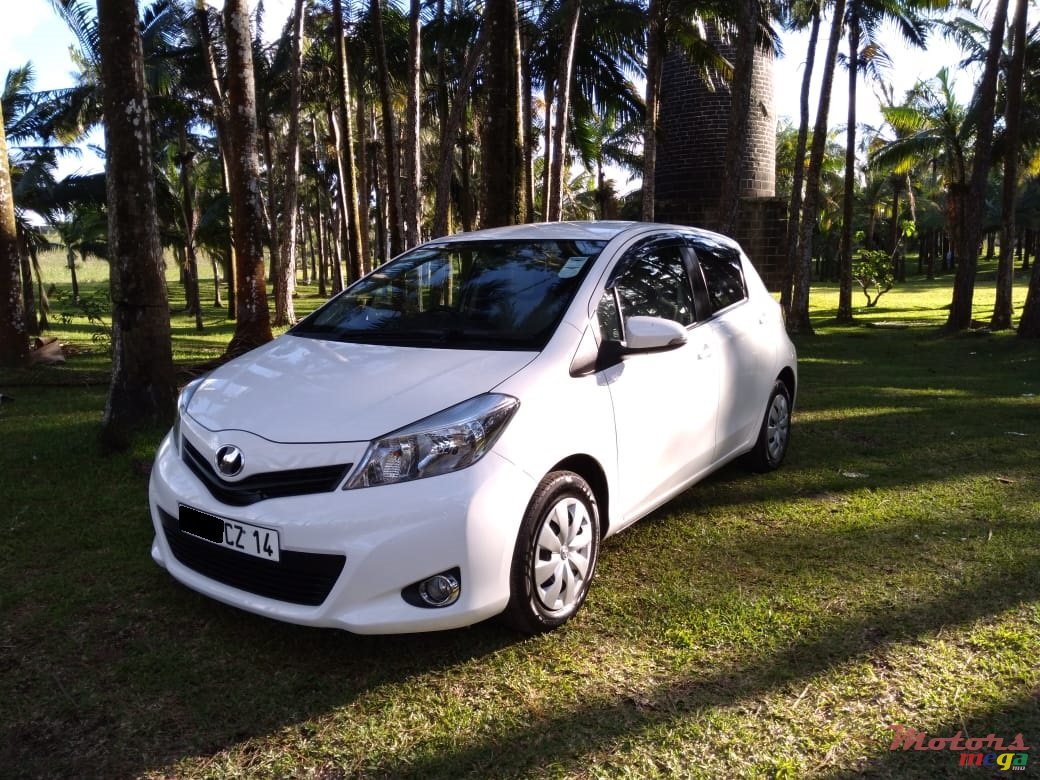 2014' Toyota Vitz photo #3