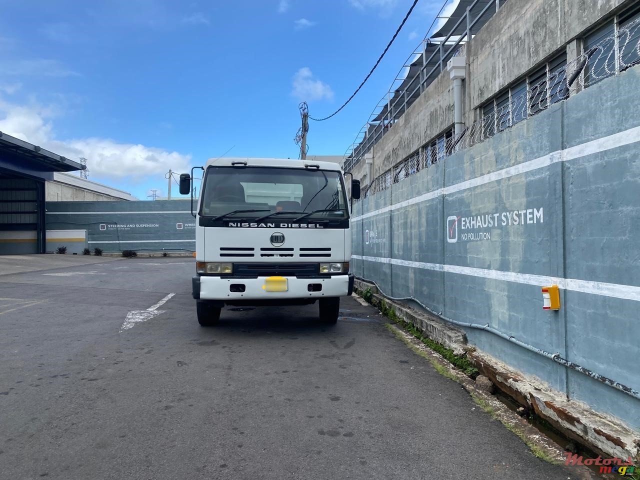 2004' Nissan photo #5