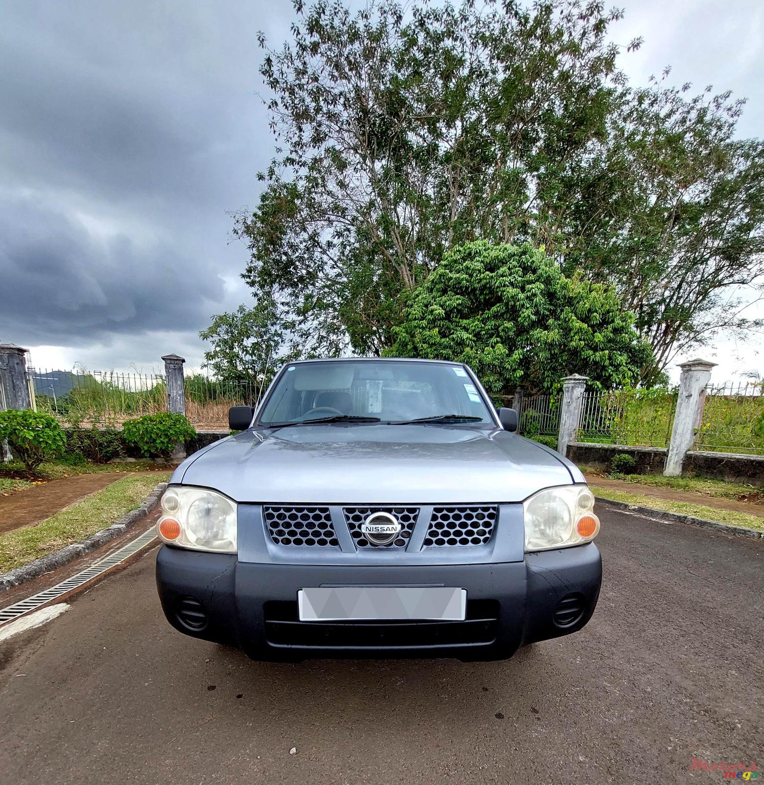 2010' Nissan Navara photo #1