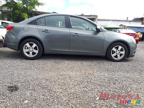 2011' Chevrolet Cruze photo #5