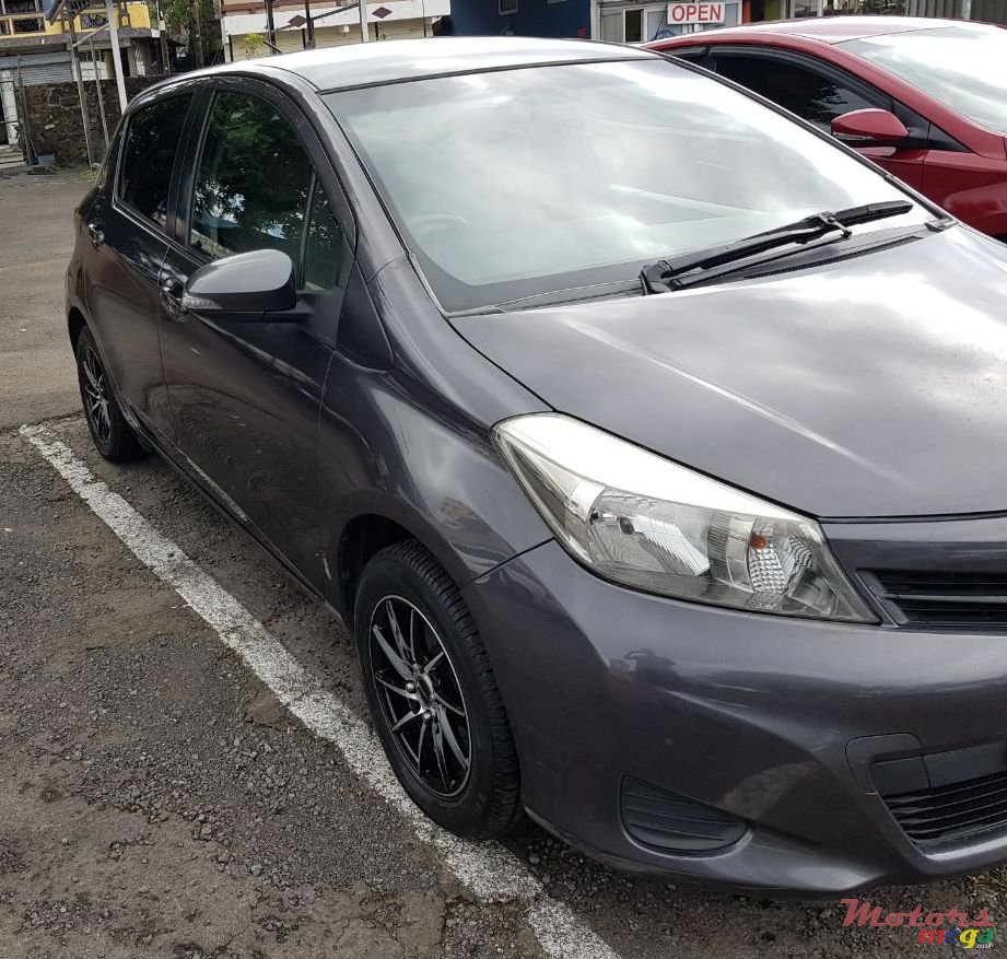 2011' Toyota Vitz photo #3