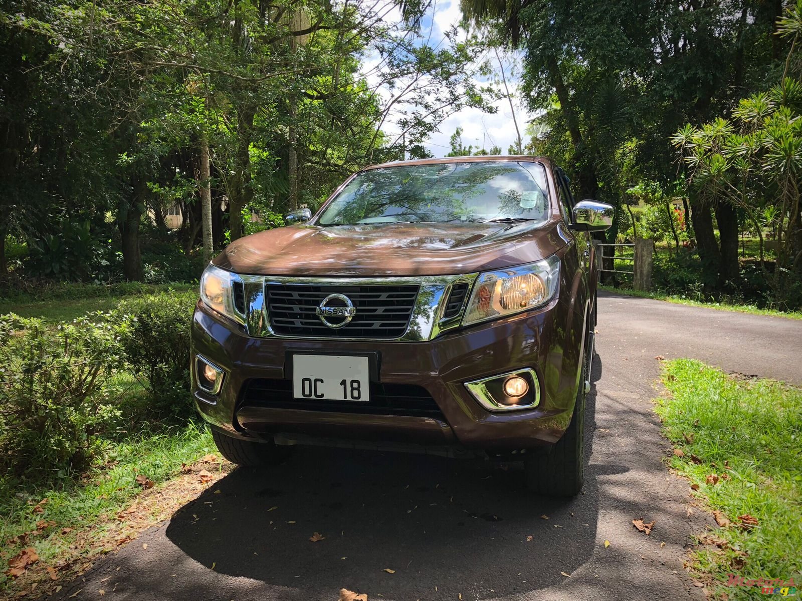 2018' Nissan Navara 2x4 photo #1