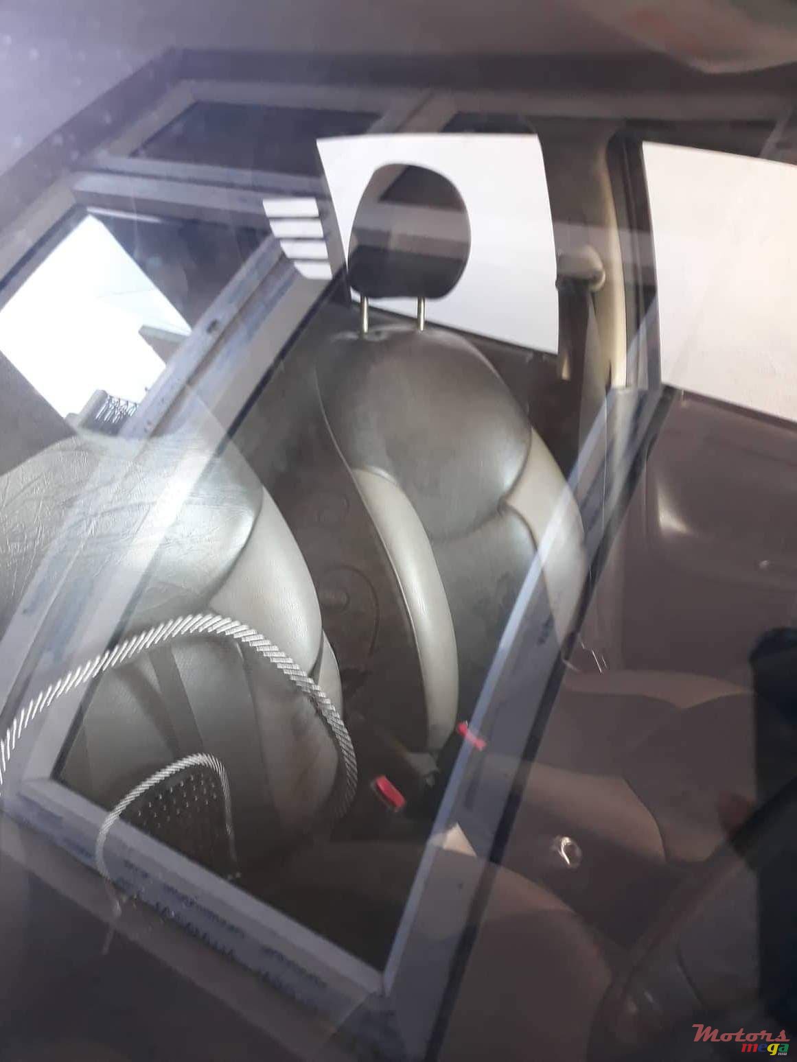 2000' Toyota Vitz photo #3