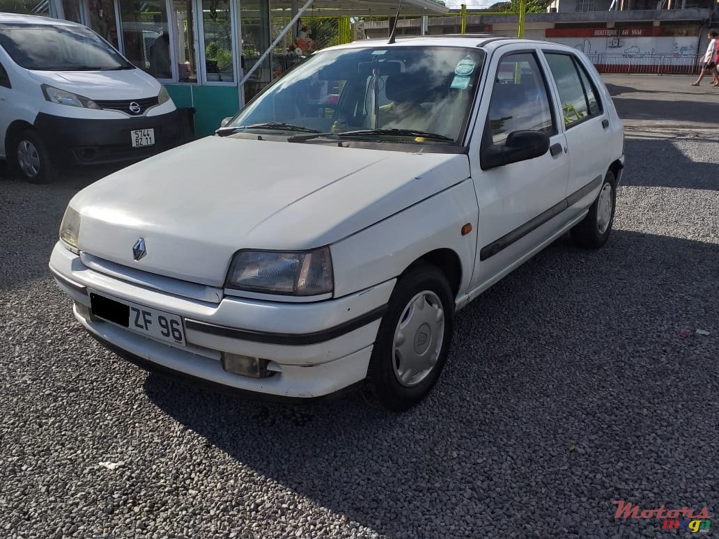 1996' Renault Clio photo #1