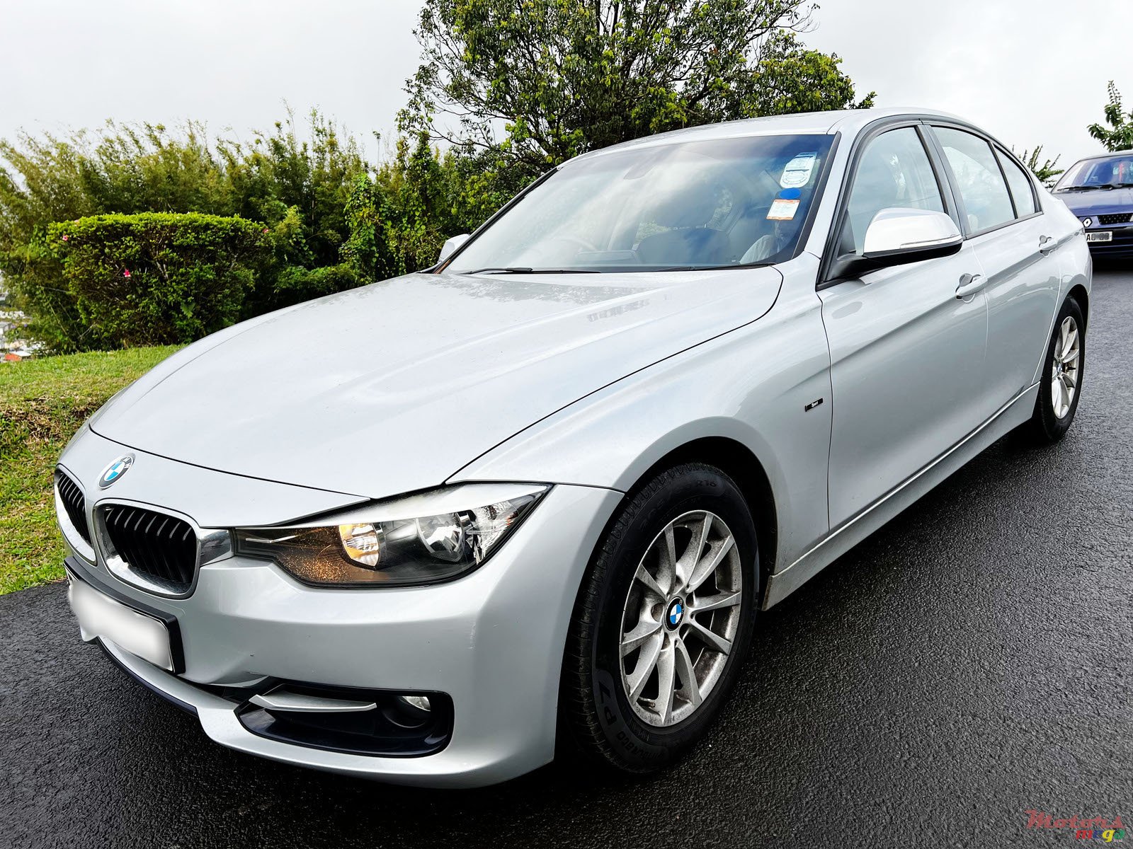 2013' BMW 320 photo #1