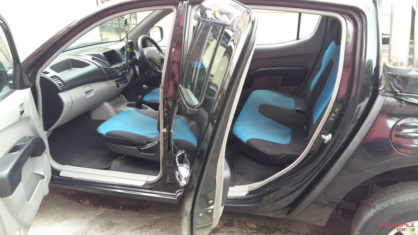 2010' Mitsubishi L 200 photo #4