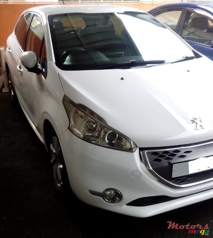 2013' Peugeot 208 photo #5