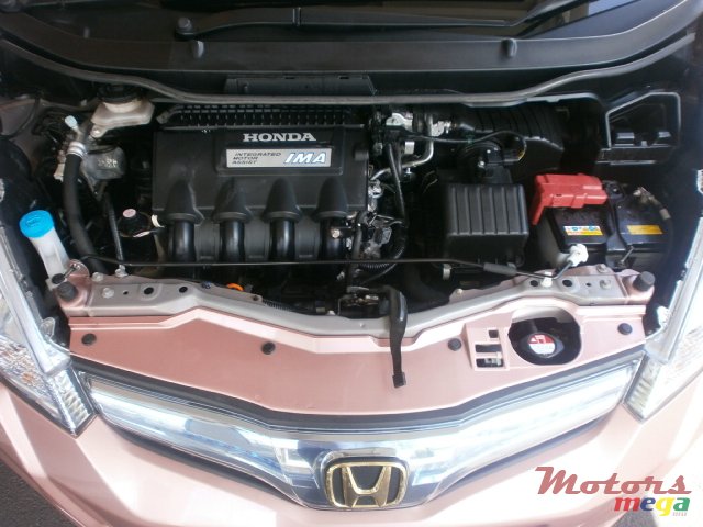 2013' Honda FCX Clarity fit hybrid photo #6