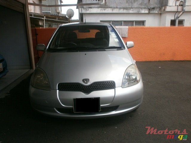 2000' Toyota Vitz photo #1