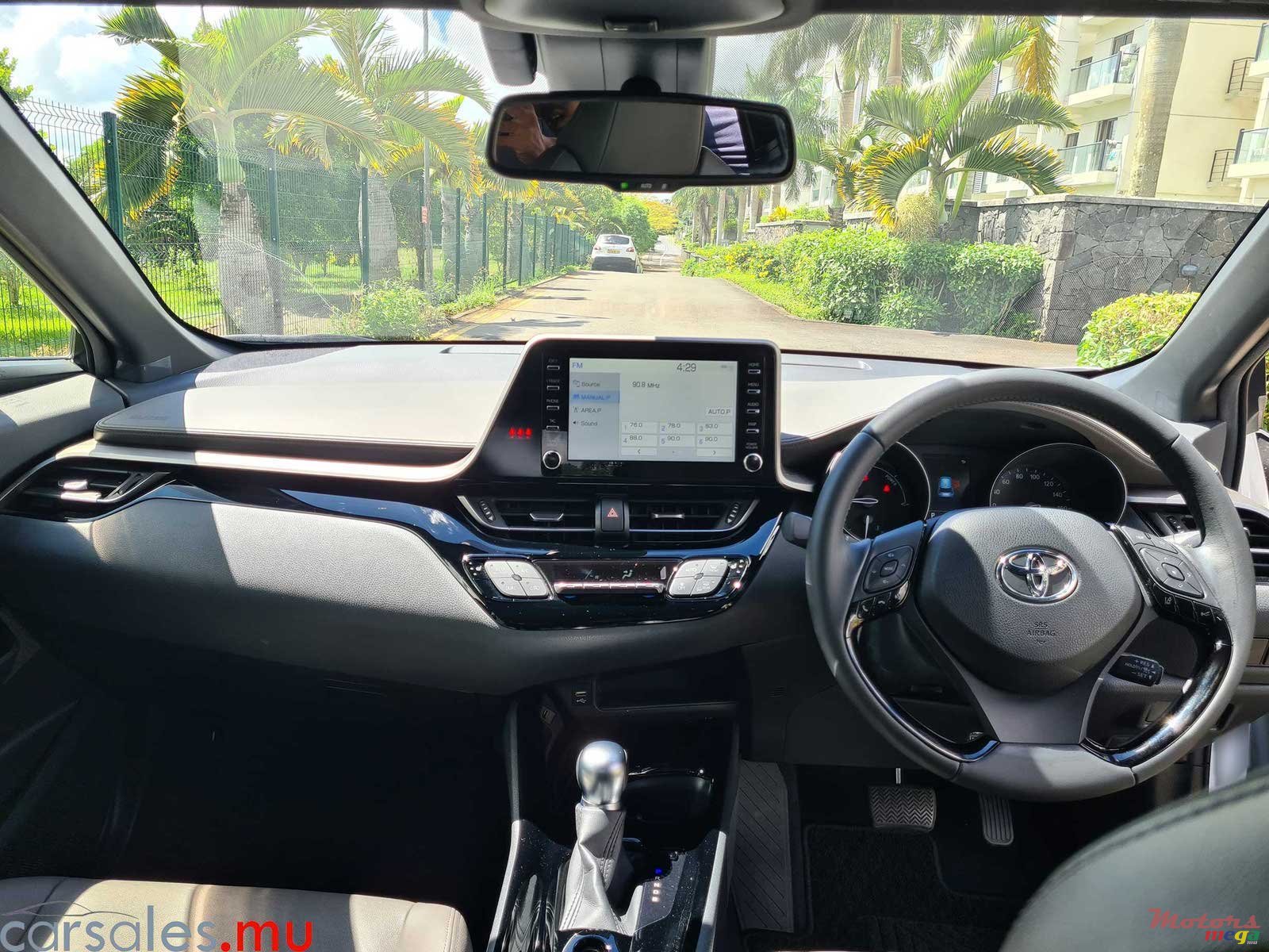 2021' Toyota CH-R Dual Tone 1.8 Hybrid photo #6