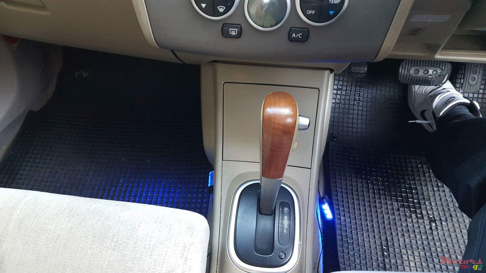 2005' Nissan Tiida photo #5