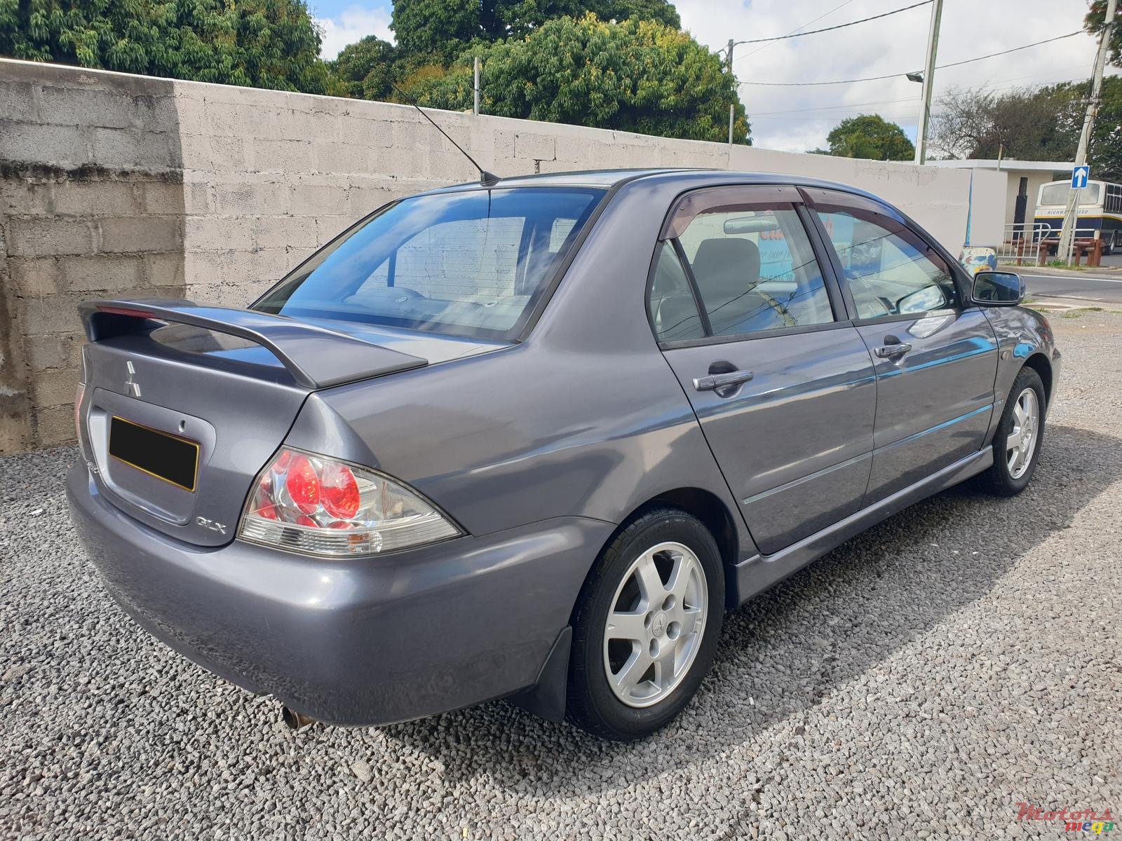2006' Mitsubishi Lancer GLX Sunroof photo #4