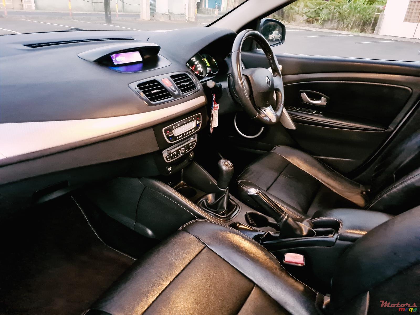 2011' Renault Fluence 1.6 photo #4