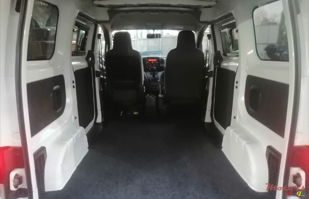 2016' Nissan NV photo #5