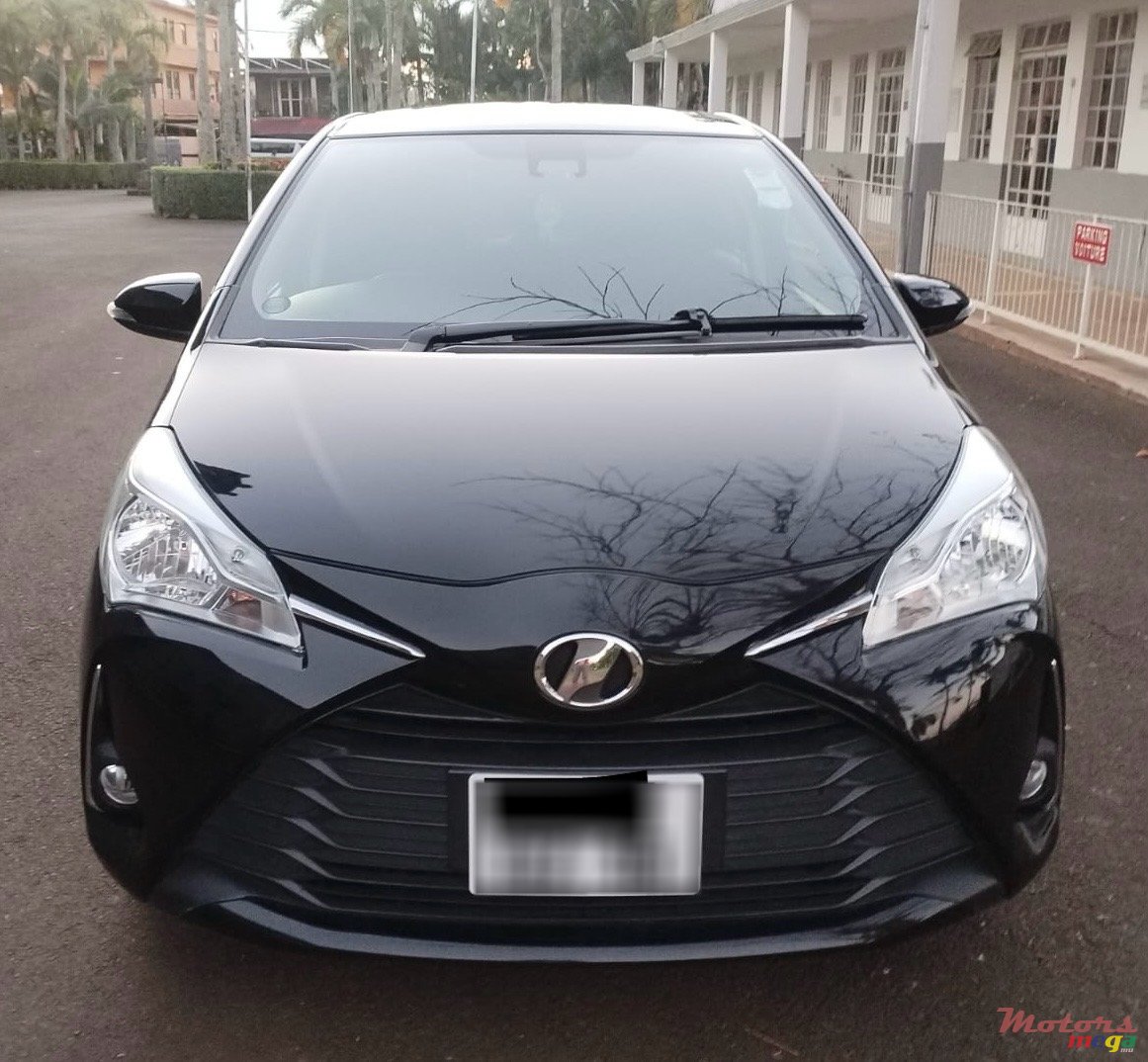 2018' Toyota Vitz 1000cc photo #1