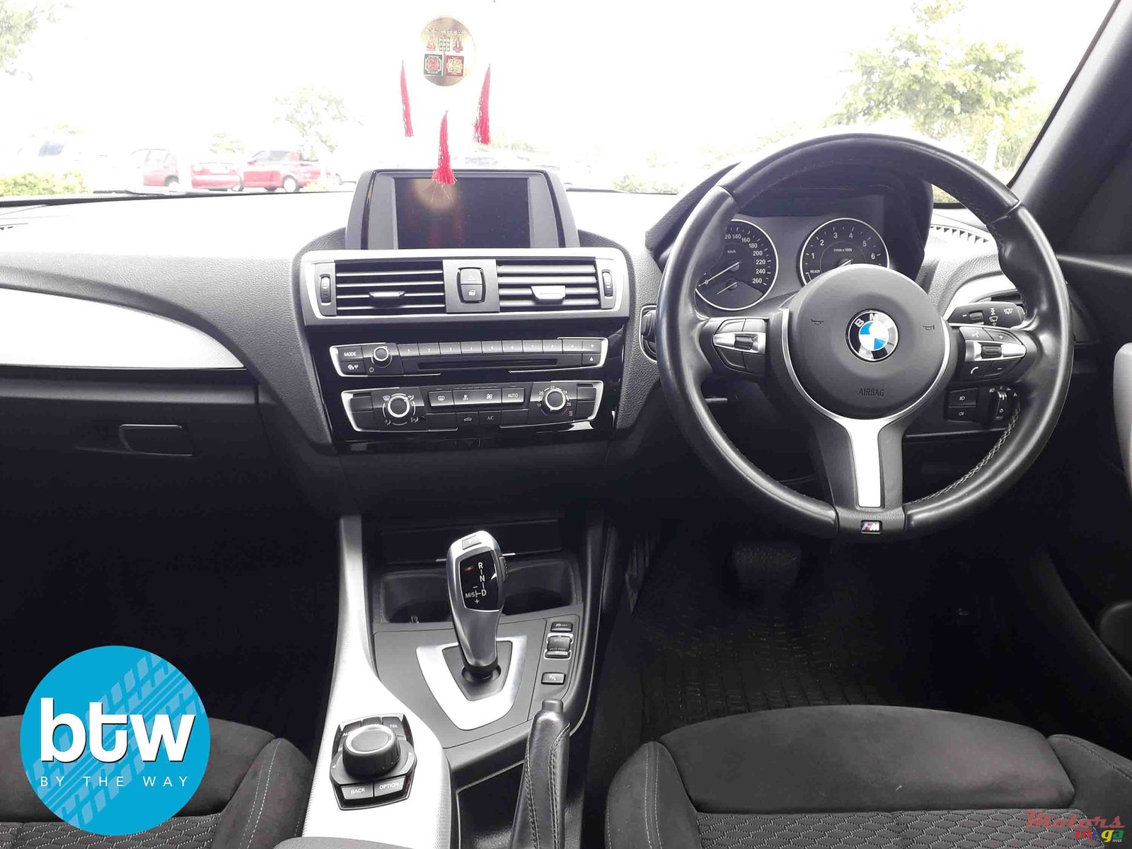 2017' BMW 1 Series 118i M photo #5