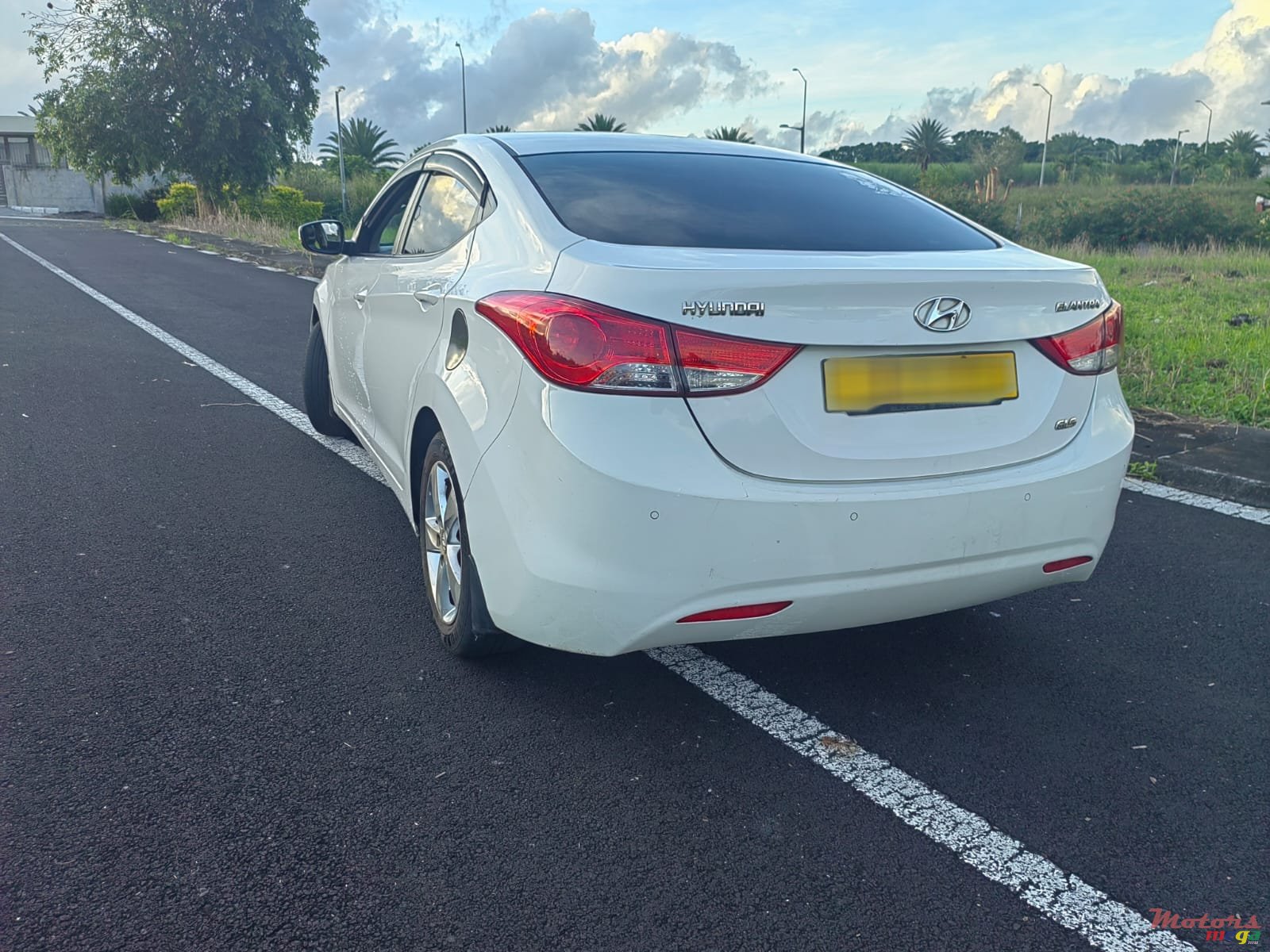 2012' Hyundai Elantra photo #3