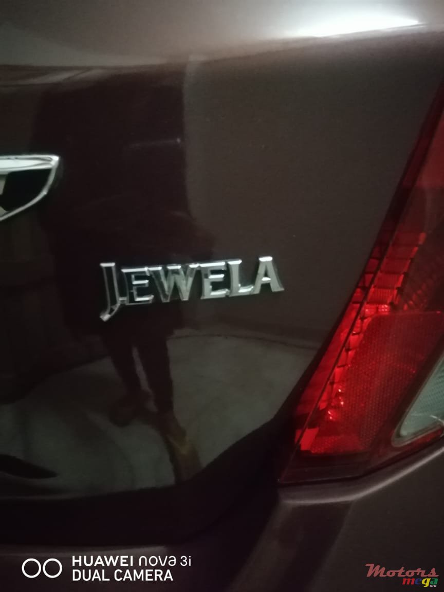 2011' Toyota Vitz photo #2