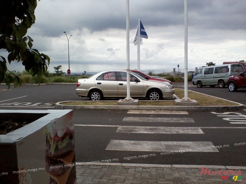 2002' Nissan Sunny photo #1