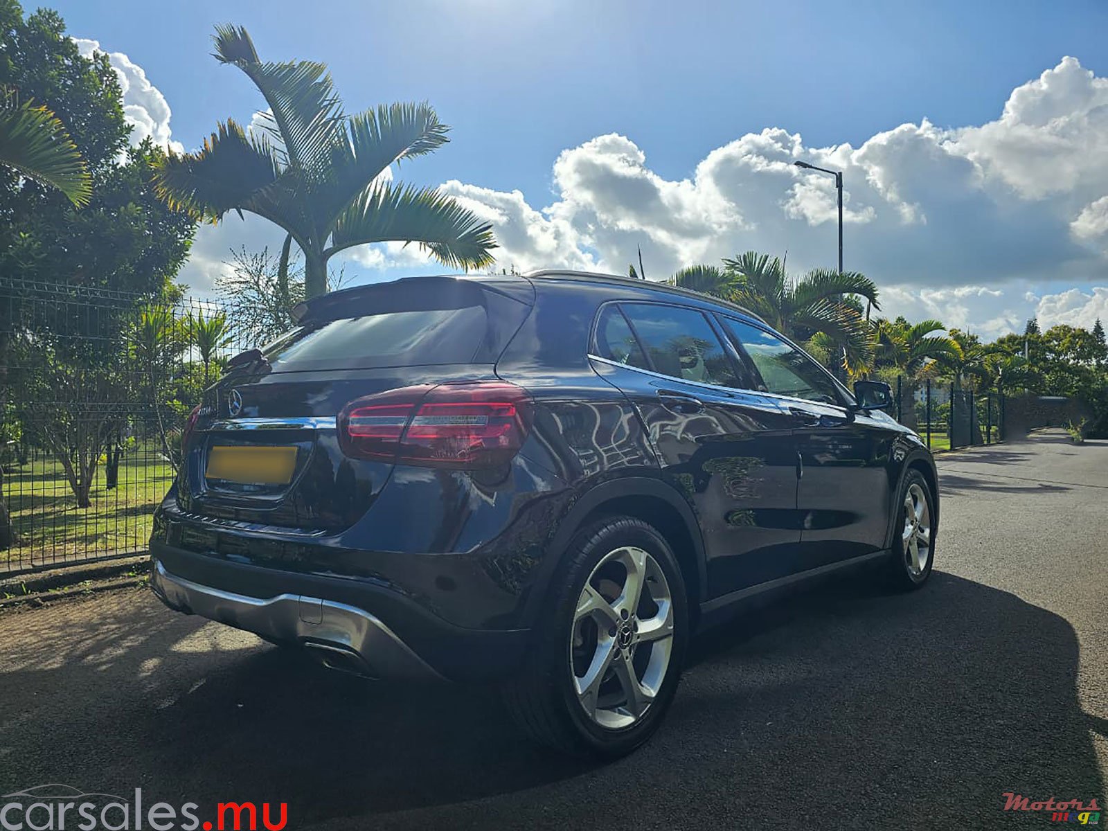 2020' Mercedes-Benz GLA 180 Urban 1.6 photo #2