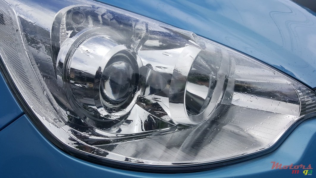 2013' Toyota Prius c photo #7