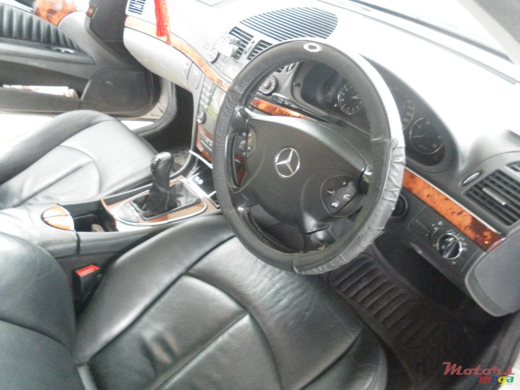 2003' Mercedes-Benz E-Class 2700 CDI photo #3